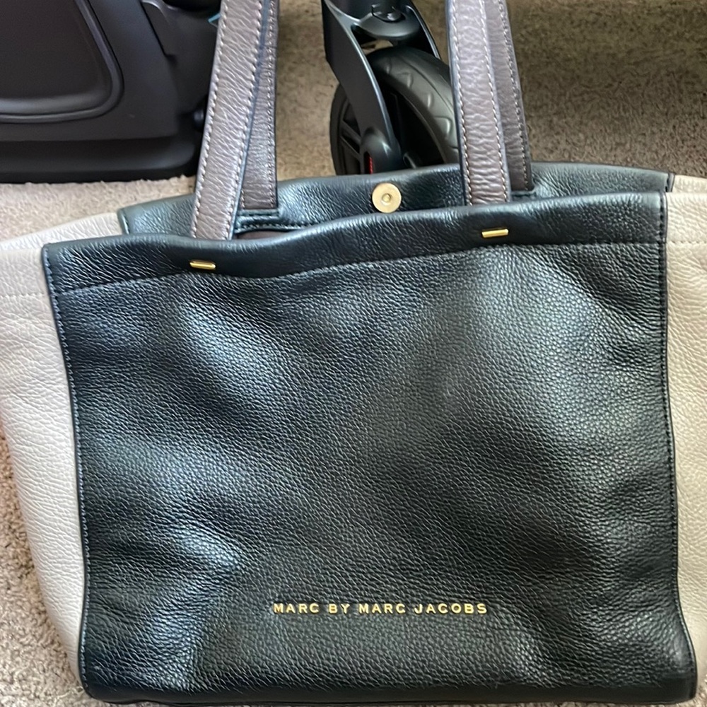 Marc by Marc Jacobs Shoulder bag. Leather in great condition. Soft leather.